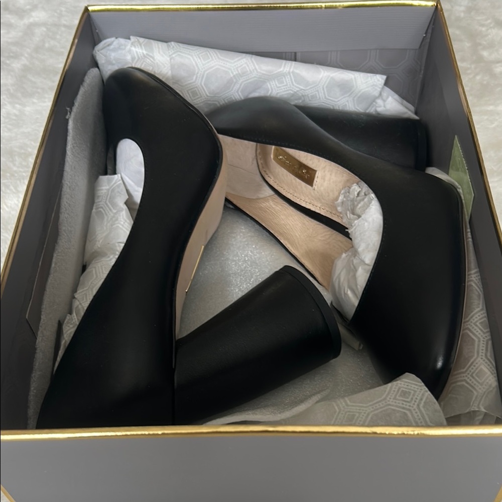 Elegant Black Women's Pumps